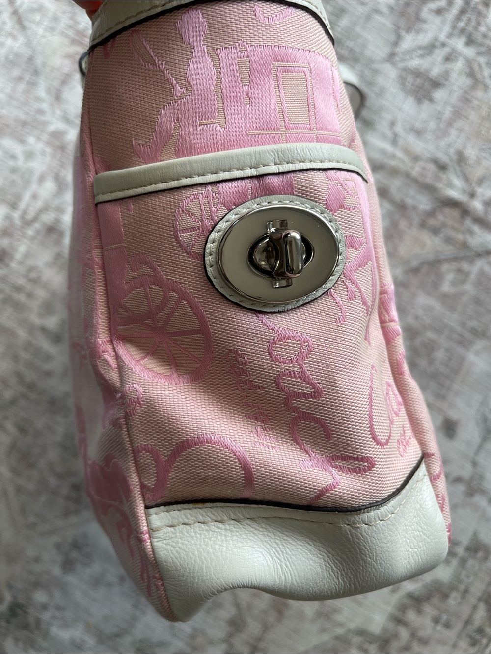 Coach Rare Y2K 2000’s Baby Pink Carriage Shoulder Tote with White Trim - Picture 8 of 16